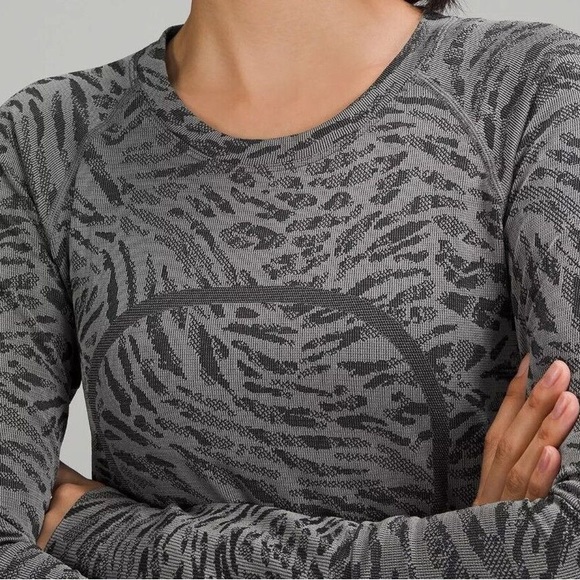 Lululemon swiftly tech long sleeve - Picture 2 of 5